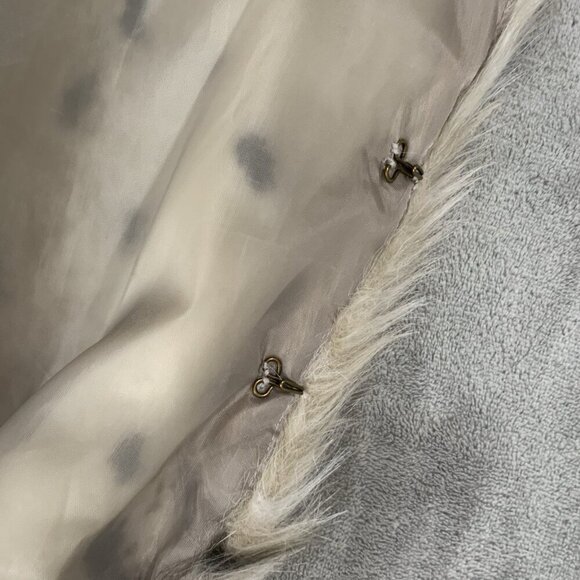 YOKI Outerwear Vest Womens Small Beige Vegan Feathery Faux Fur Animal Print Y2K - Picture 9 of 10